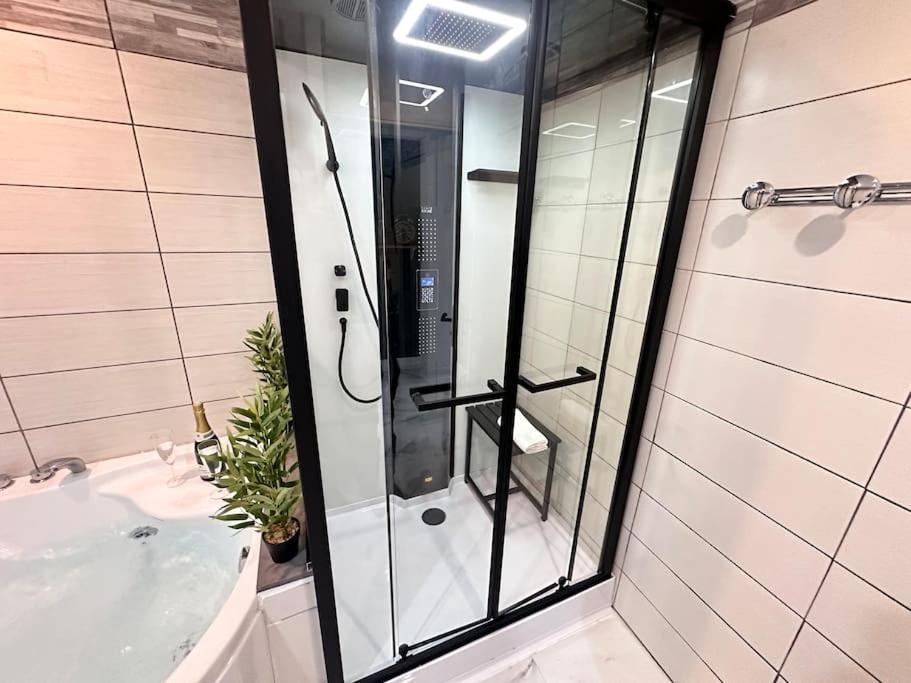 E Servagnat T3 Luxe Avec Sauna Jacuzzi Et Hammam Эперне Экстерьер фото